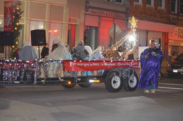 People line the streets of Georgetown for annual Christmas Parade | The ...